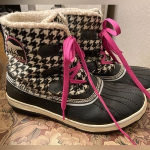 Sorel Tivoli Houndstooth w/Pink Laces